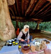 Motherly hands. Zharfhonar