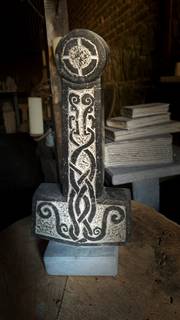 Mjöllnir_A_Sculpture_Statue en pierre_Art_Décoration. Troubaraca_Art